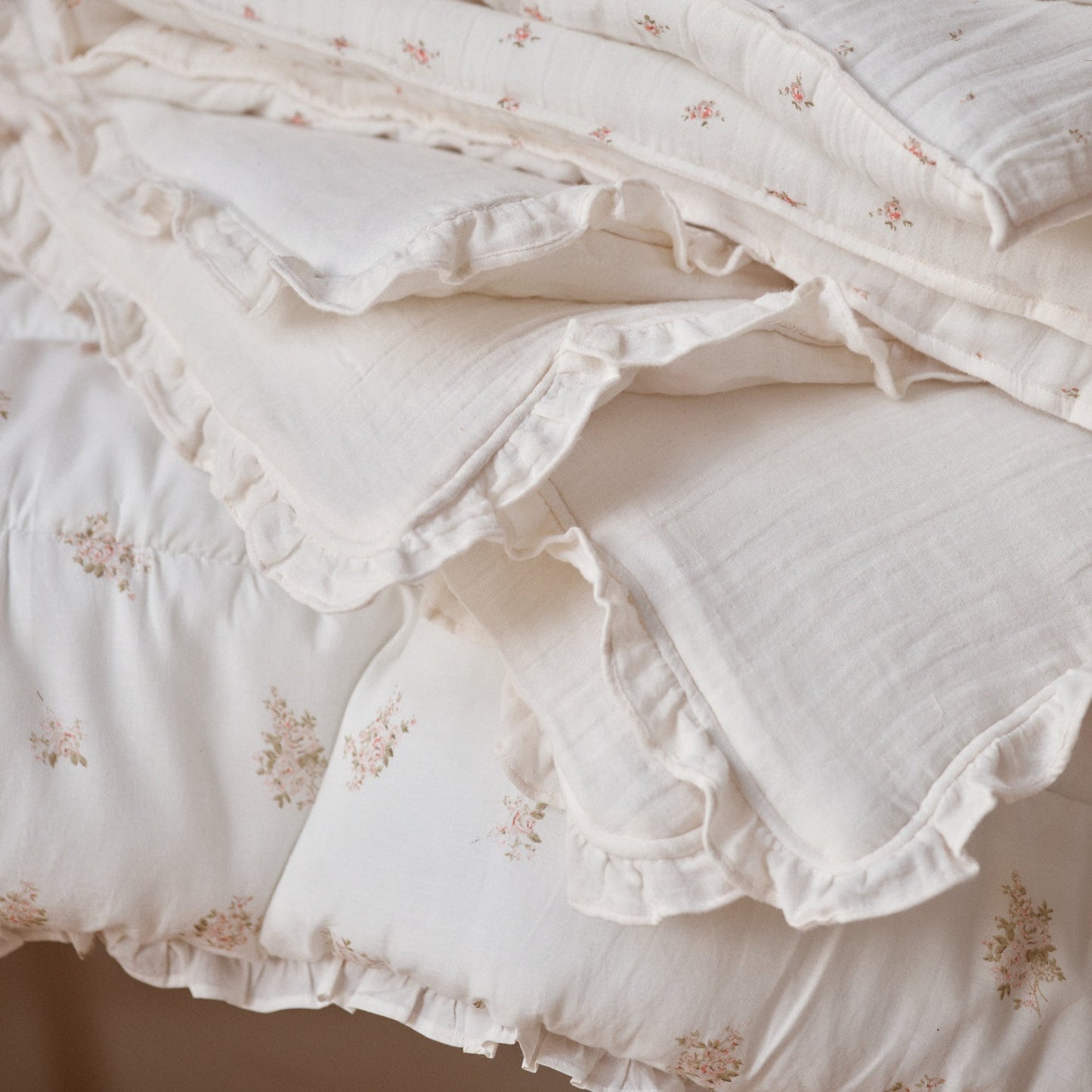 Elegant nursery cream fitted sheet and coordinating pieces